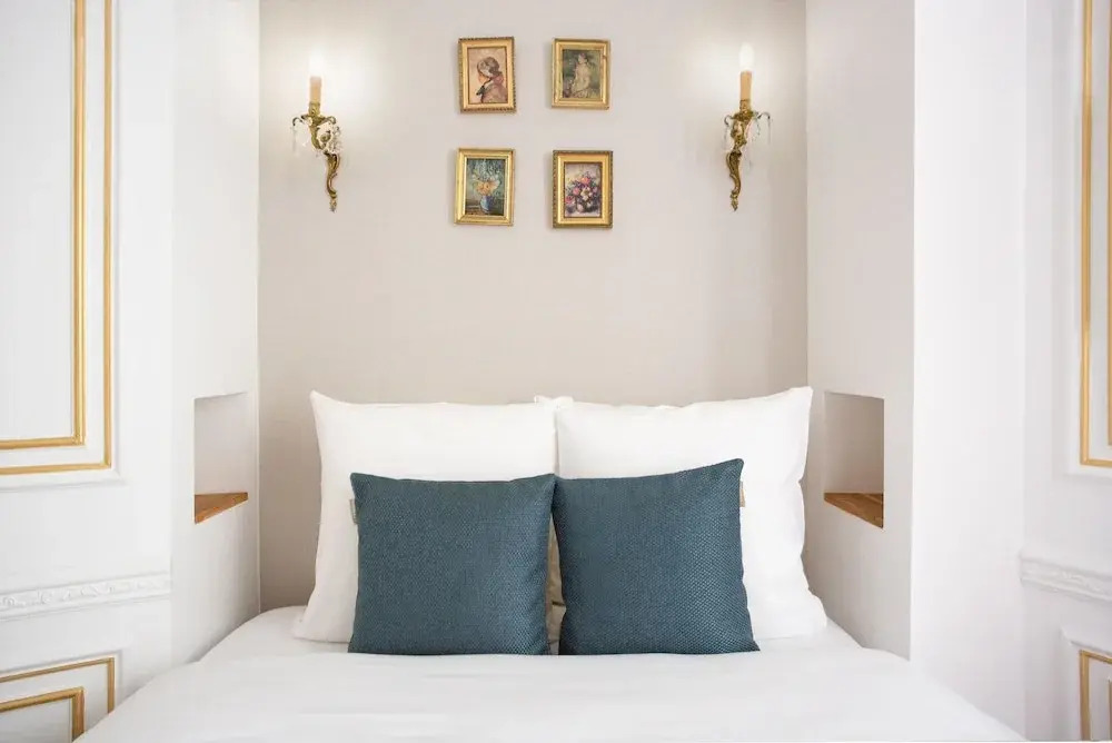 Luxury 2 Bedroom Apartment  Eiffel Tower