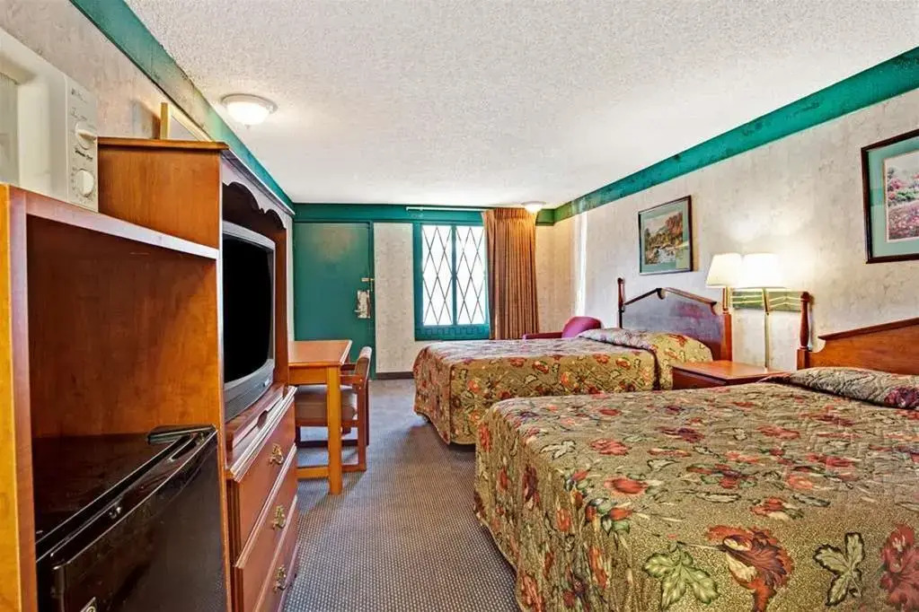 Knights Inn - Monroe