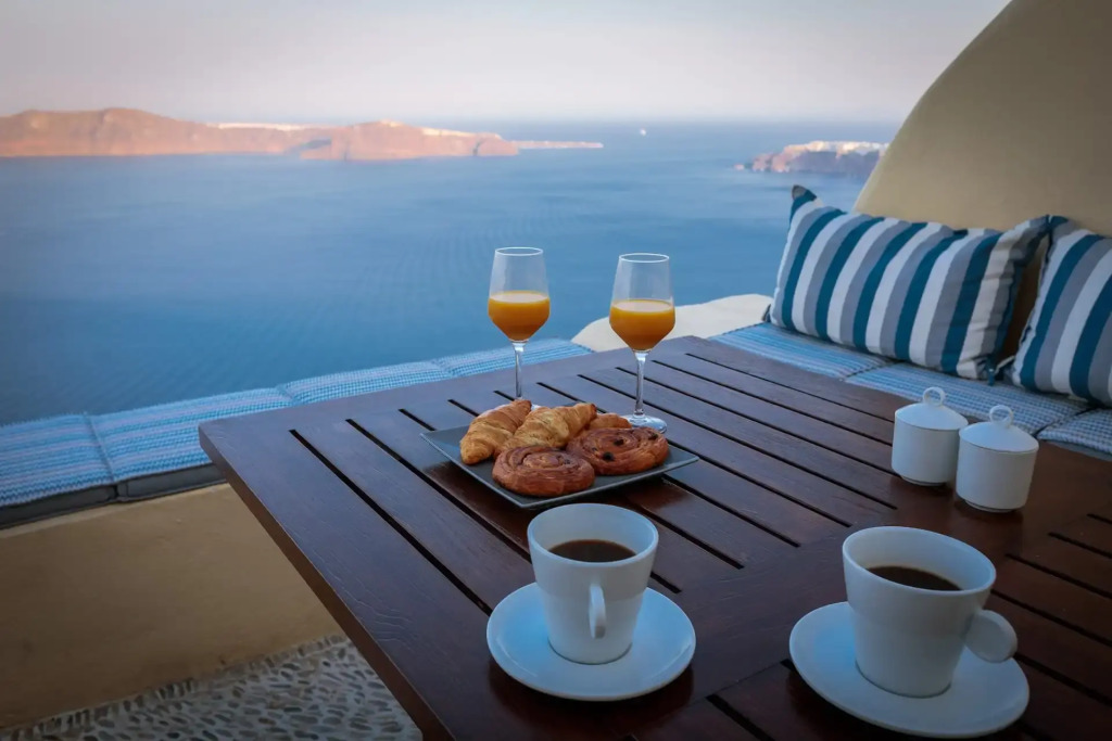 Santorini Roses Suites