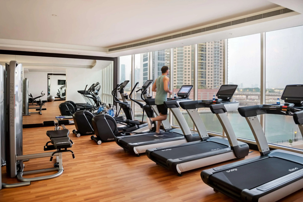 Отель Radisson Blu Hotel, Dubai Canal View