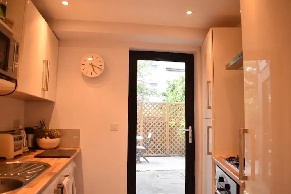 1 Bedroom Apartment With Patio Near Clapham