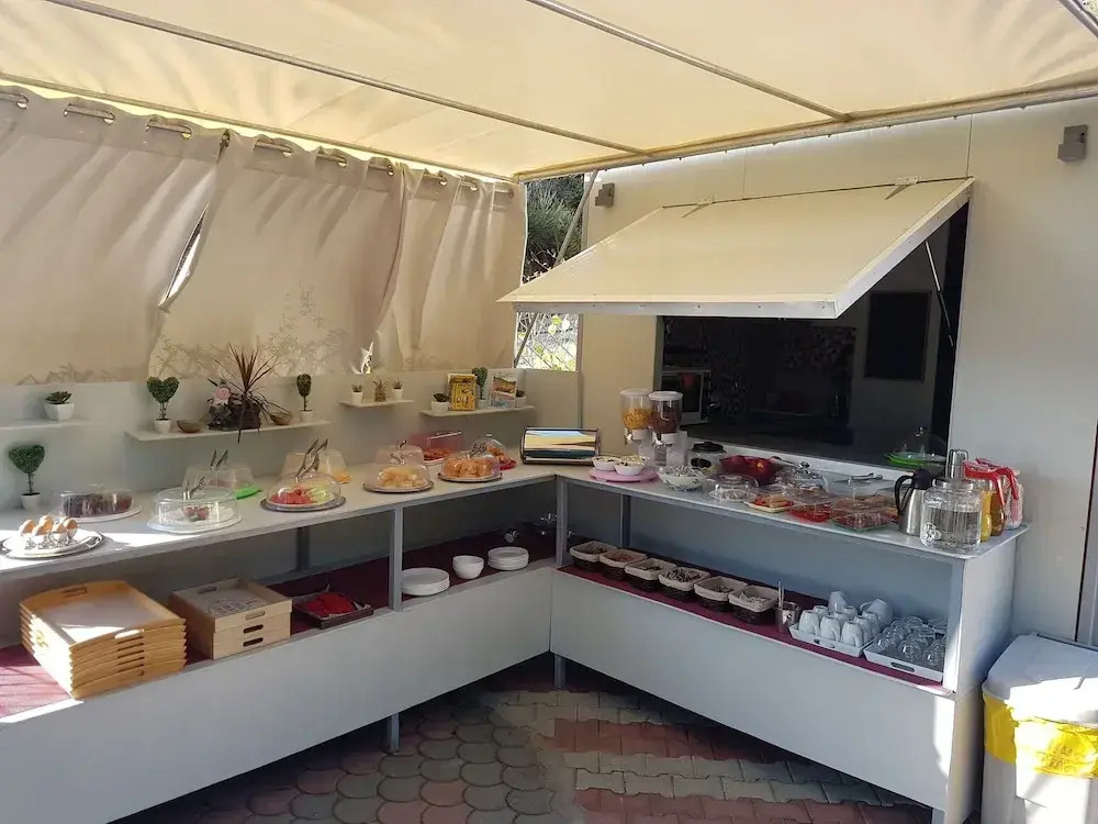 Aura Guesthouse B&B