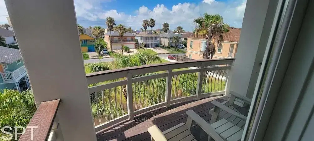 Padre Beach House 5 Bedroom Home by RedAwning