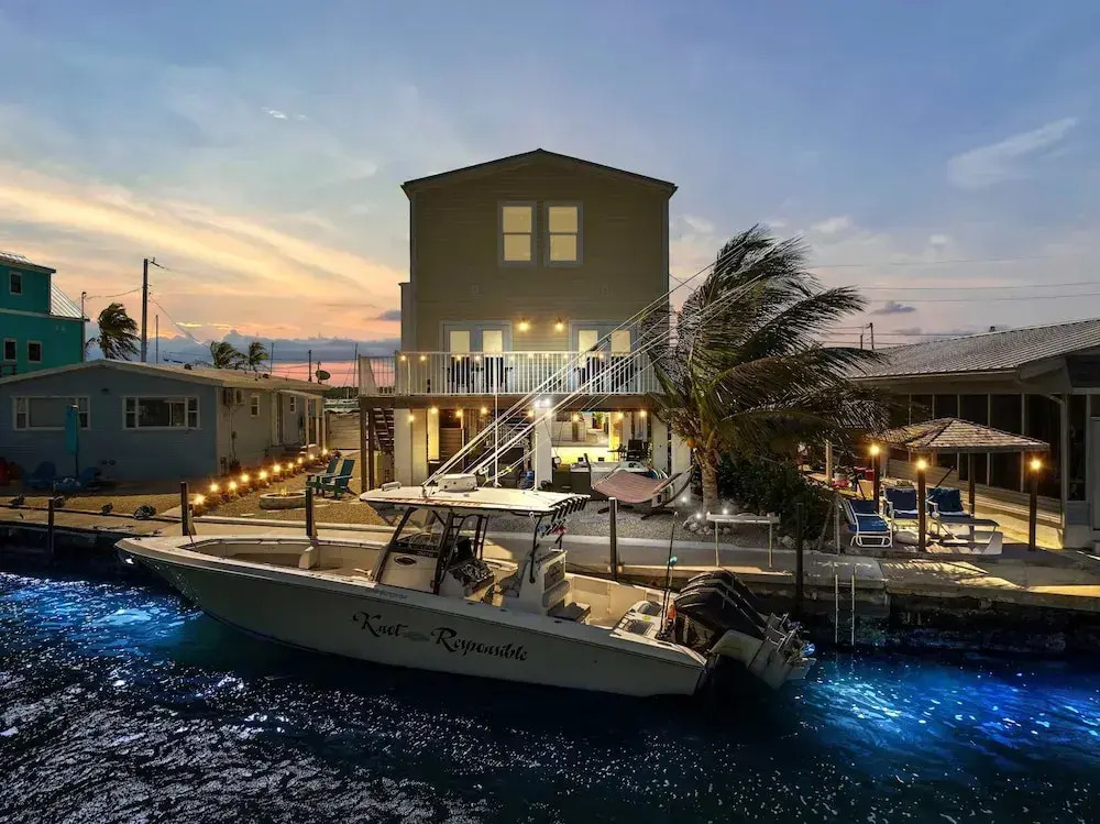 Mermaid Manor Waterfront Haven w Hot Tub Dock