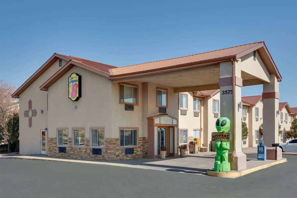 Super 8 by Wyndham Roswell