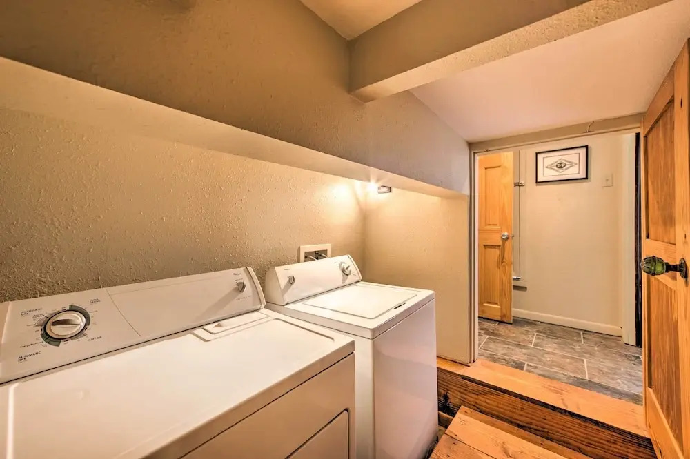 Updated Apartment in Historic Dtwn Marshall!