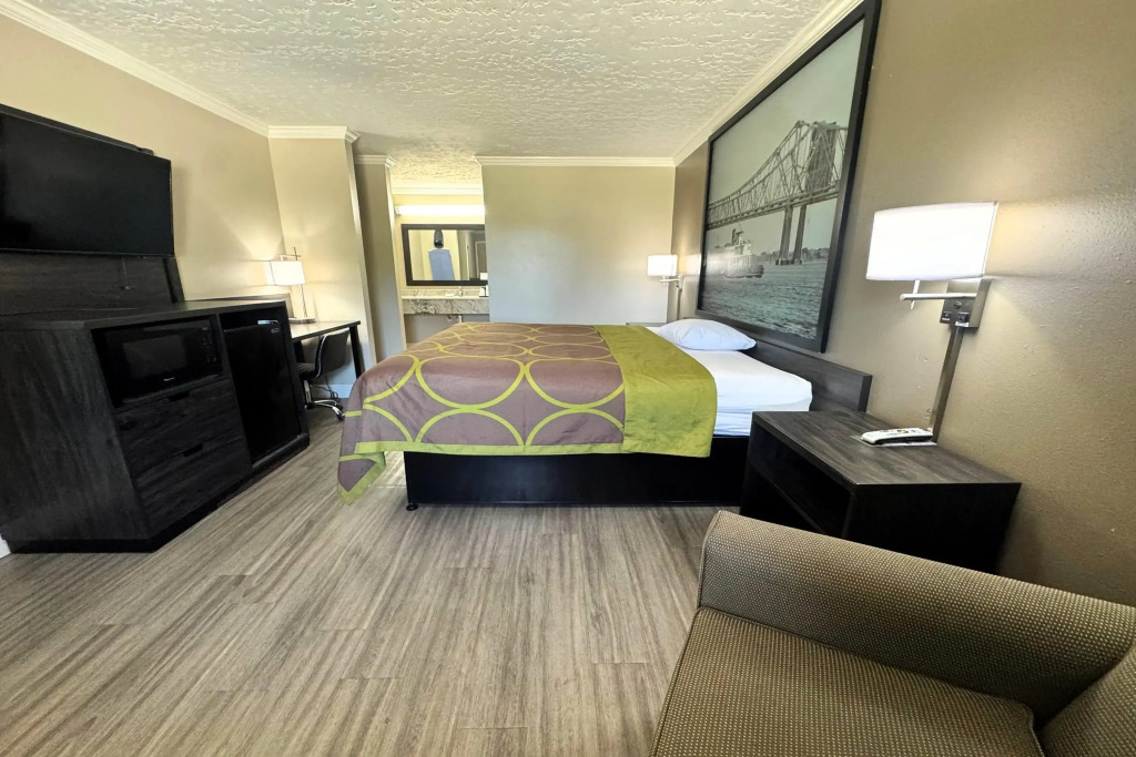 Super 8 by Wyndham Picayune