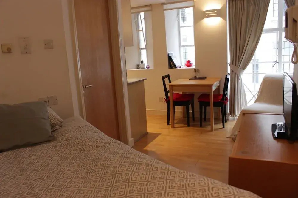 Tower Hill Studio Appartment