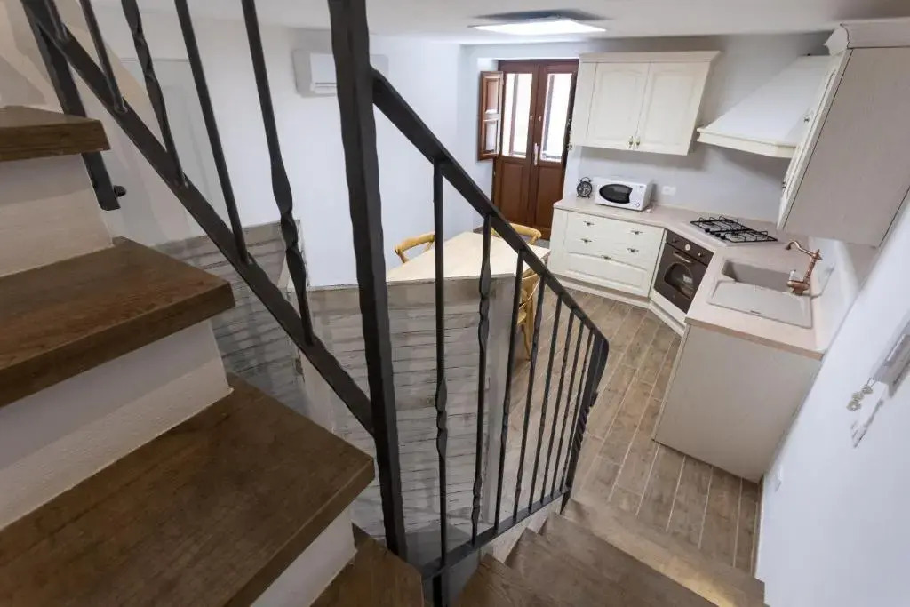 casa 160 mq 3 piani, ristrutturato e terrazza con vista