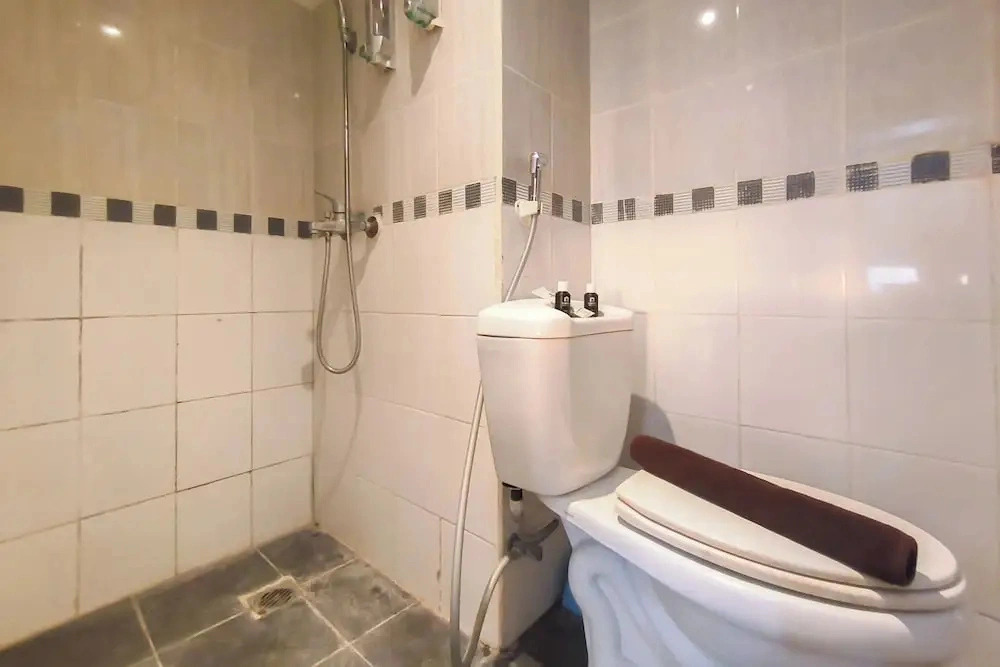 Enjoy Living 2Br Apartment At Jarrdin Cihampelas With 1 Ac In Living Room