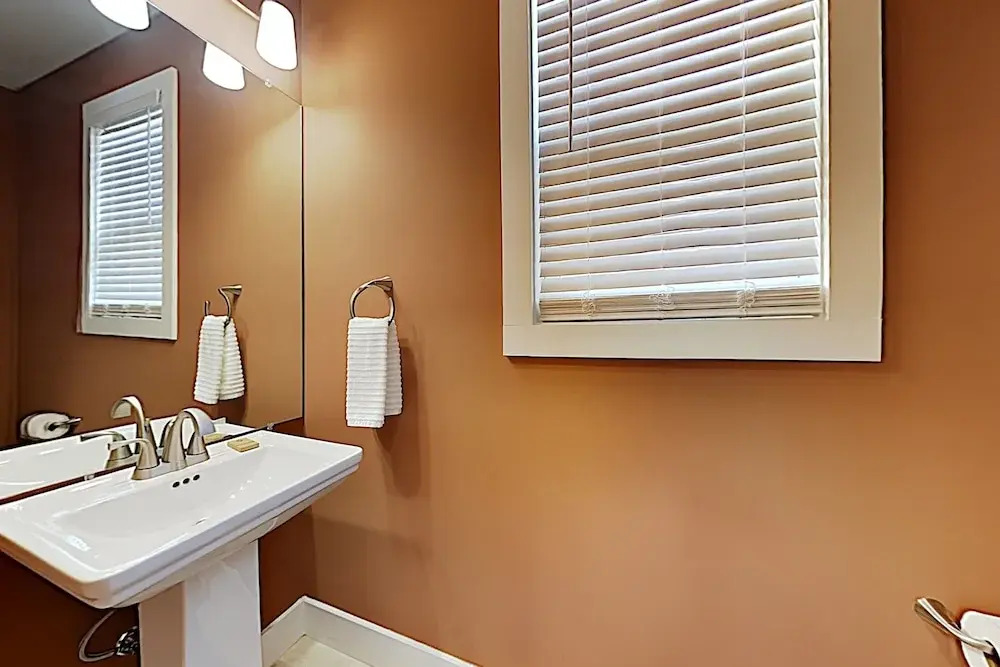 New Listing! New-build , Near Downtown 5 Bedroom Home