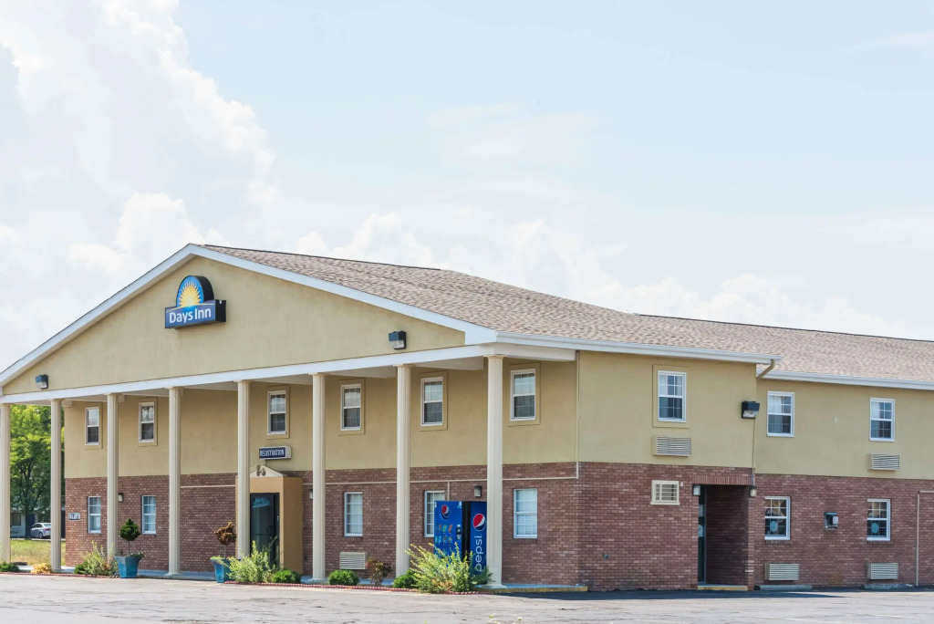 Days Inn by Wyndham Amherst OH - Near Cleveland Cedar Point & Lake Erie