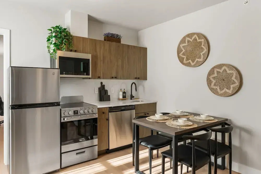 4211 Suites