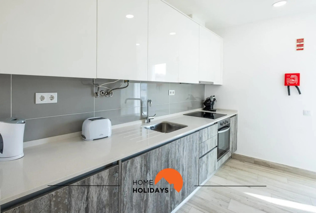 #074 Stunning Flat 3 min Oldtown, Peneco Beach
