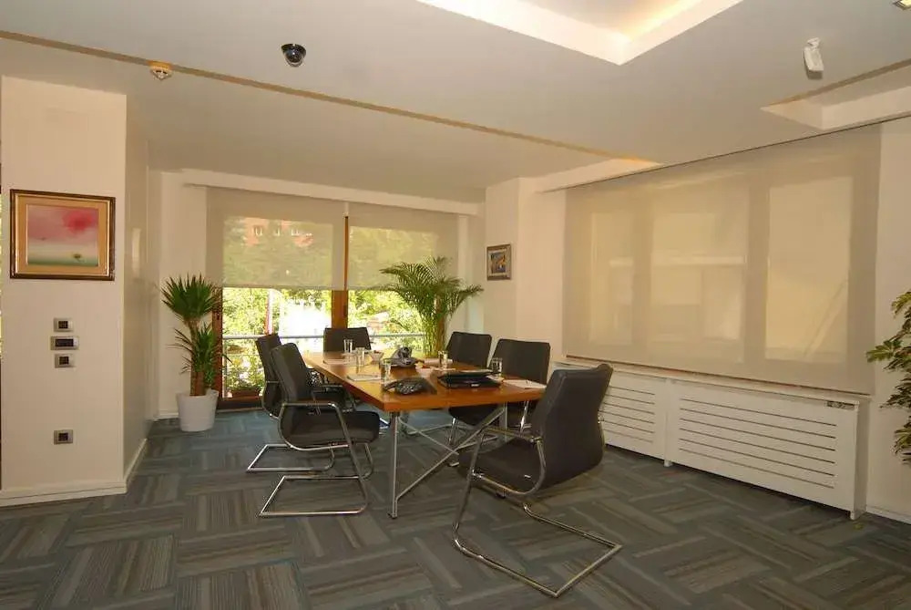 Aura Suites