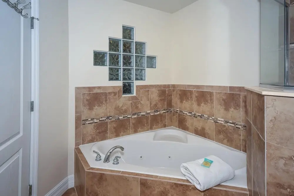 Large Corner Unit at Ocean Walk With Sneak Peak of the Ocean Ow20-501
