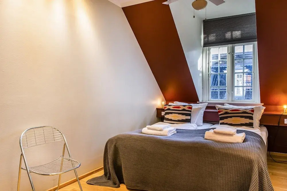 Stylish 4 bed+2 bath by park