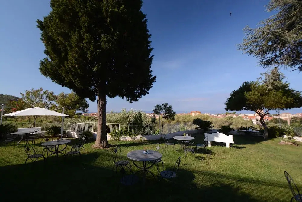 Il Paradiso Di Hyele