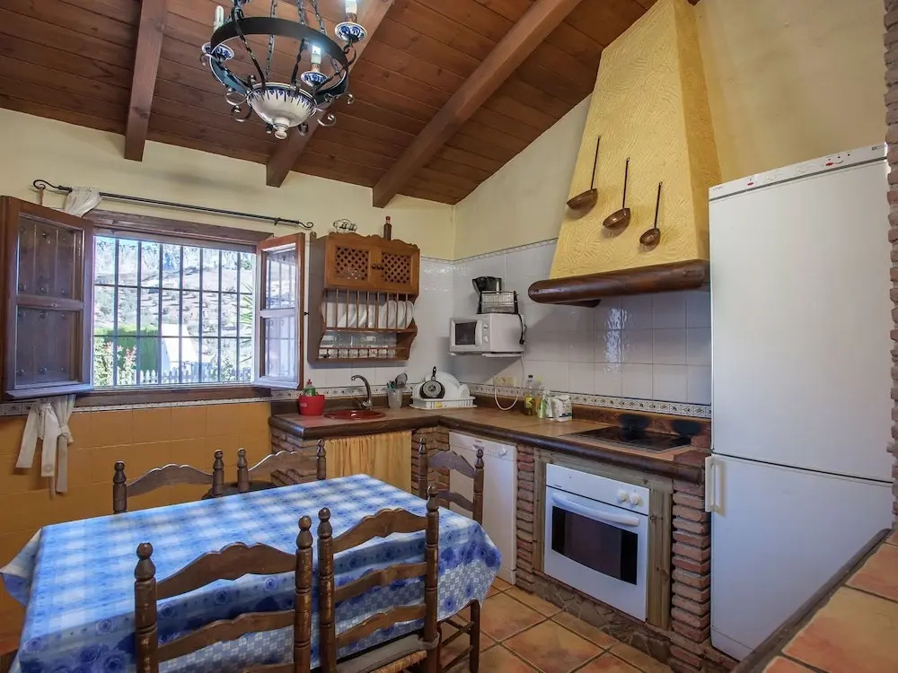 Spacious Cottage with Pool