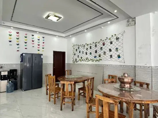 Libo Small Hole Northeast People Inn