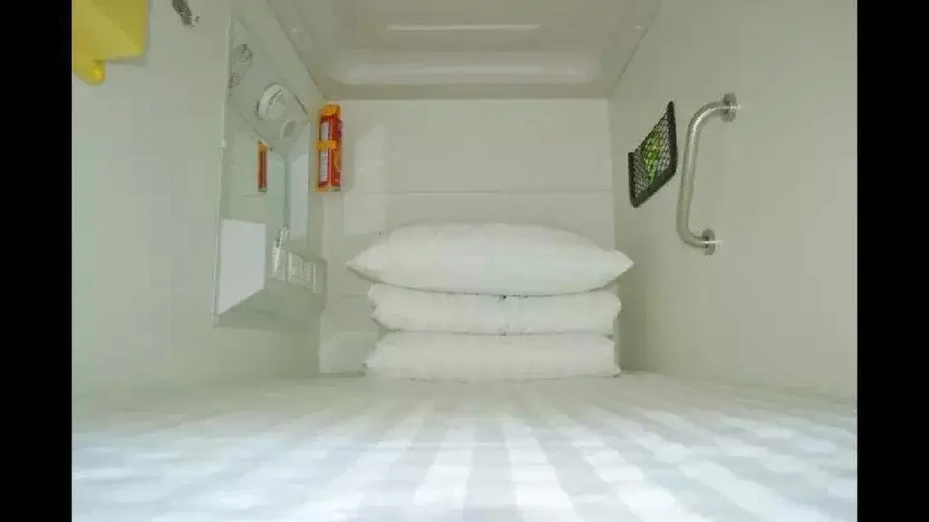Shangjian Capsule Hotel