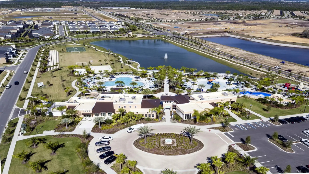 Spacious Villa w South Pool Game Near Clubhouse