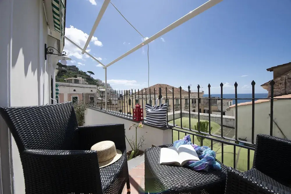 Amalfi Old Square room & apartments , 73 steps from the street
