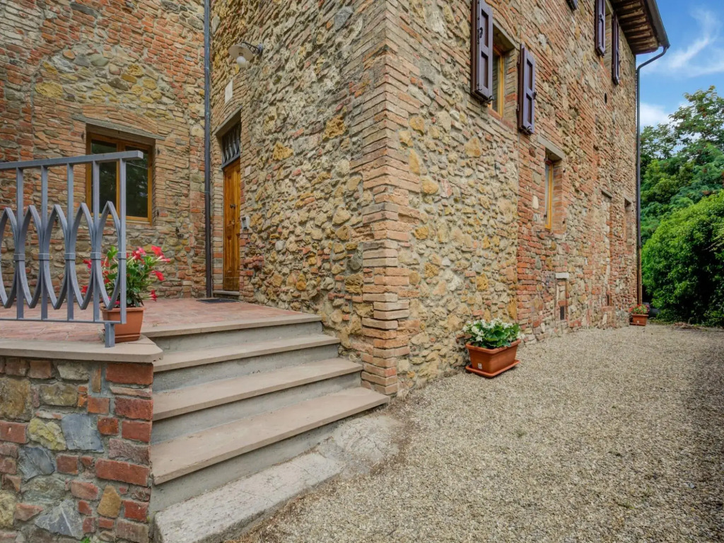 Varna Charm: Tuscan Getaway