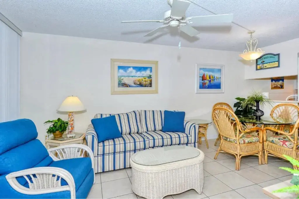 LaPlaya 102E-Tropical garden view near the pool!