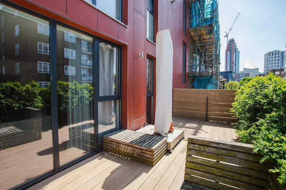 Three Bedroom Flat In Shoreditch With Large Balcony