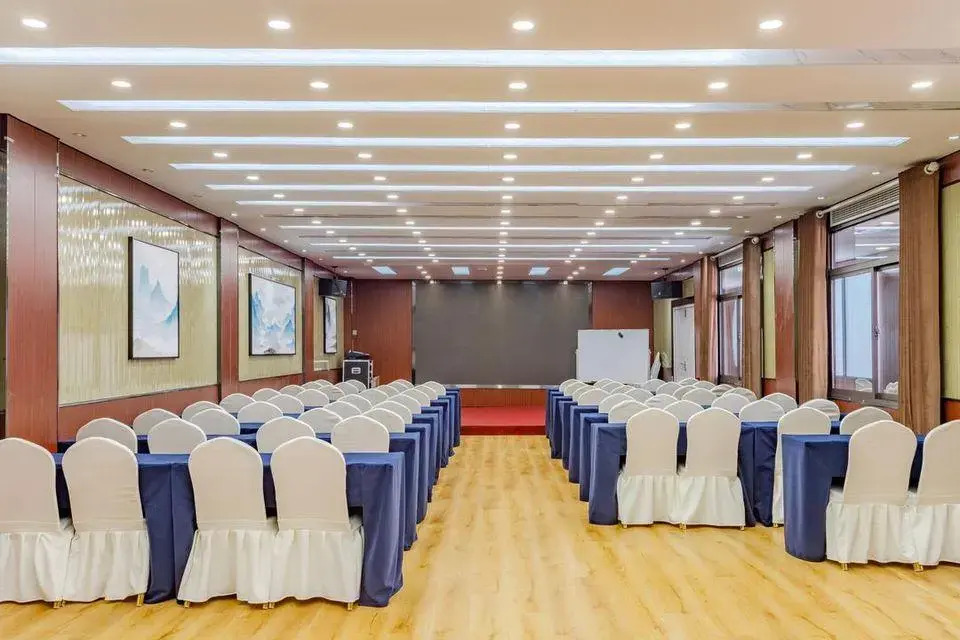 Shangpin Crystal Hotel (Hefei Fubang Plaza)