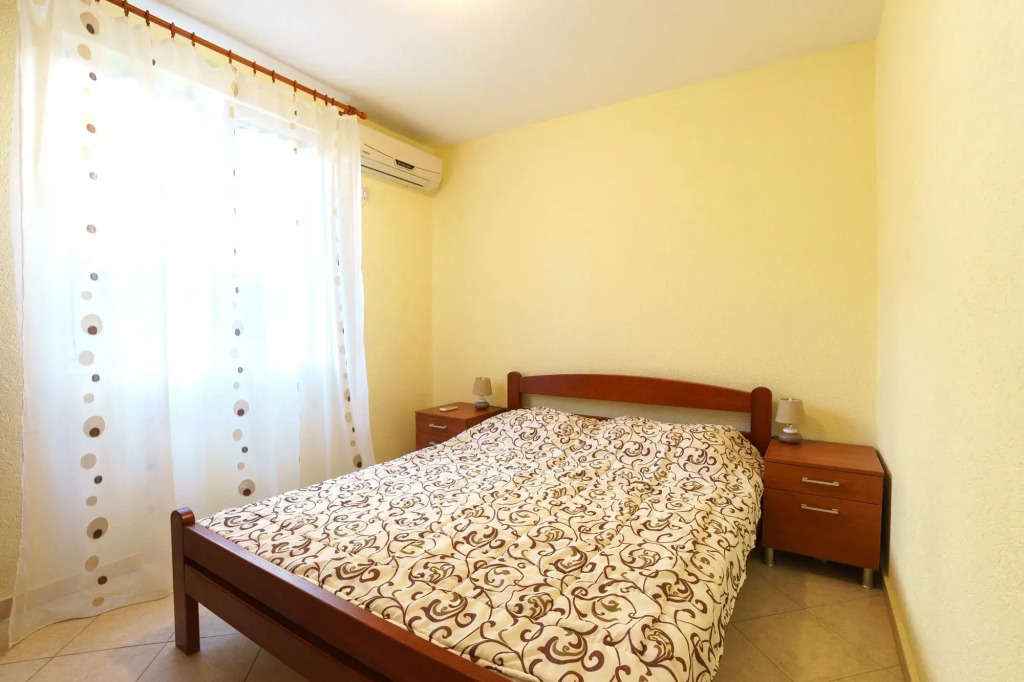Apartments Lora
