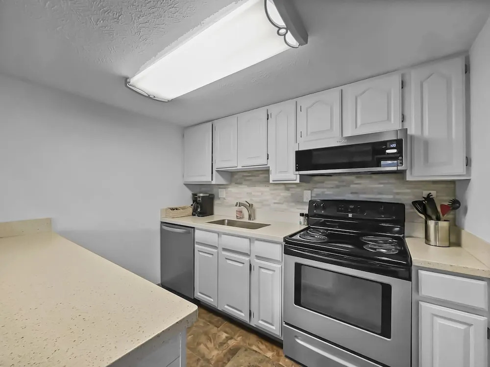 Timeless Classic Ski Condo - SH404 by RedAwning