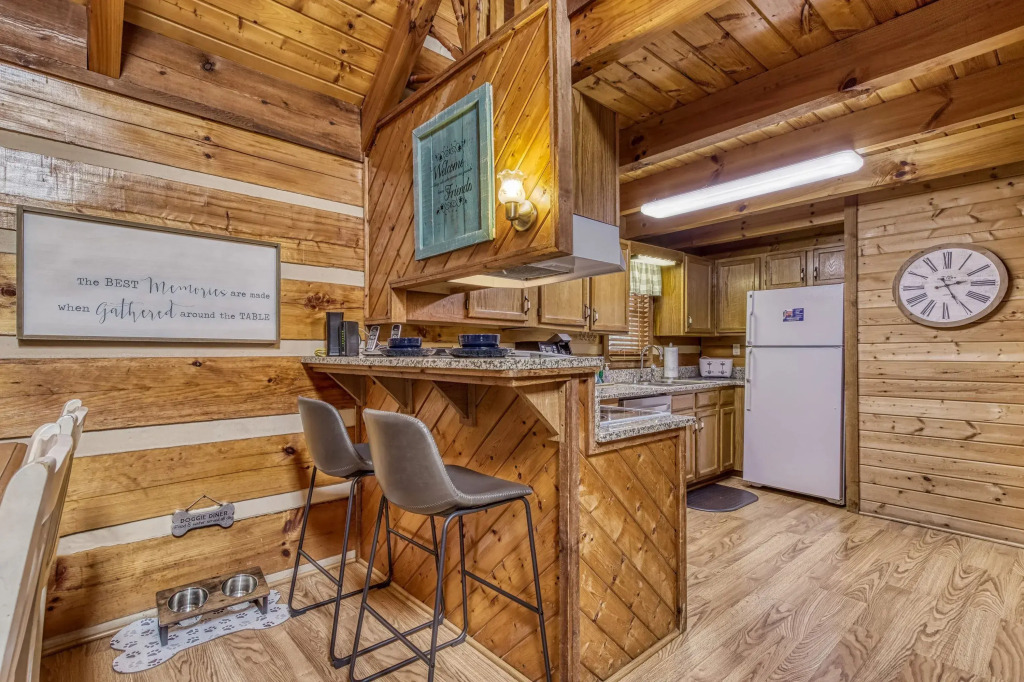 Fantastic Pet Friendly Cabin Hot Tub Fire Pit