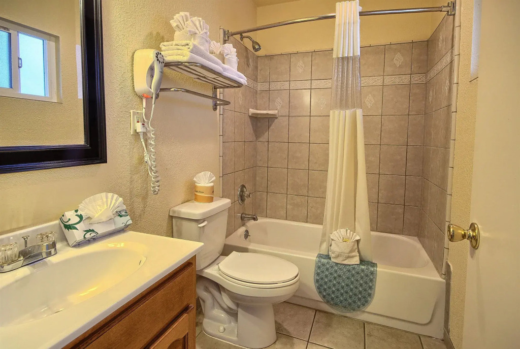Sea Breeze Inn - San Simeon