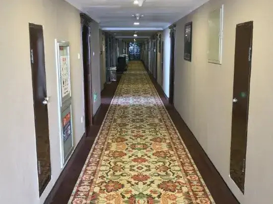 Kezuo Houqi Bowang Hotel (Ganqika Railway Station Bus Station)