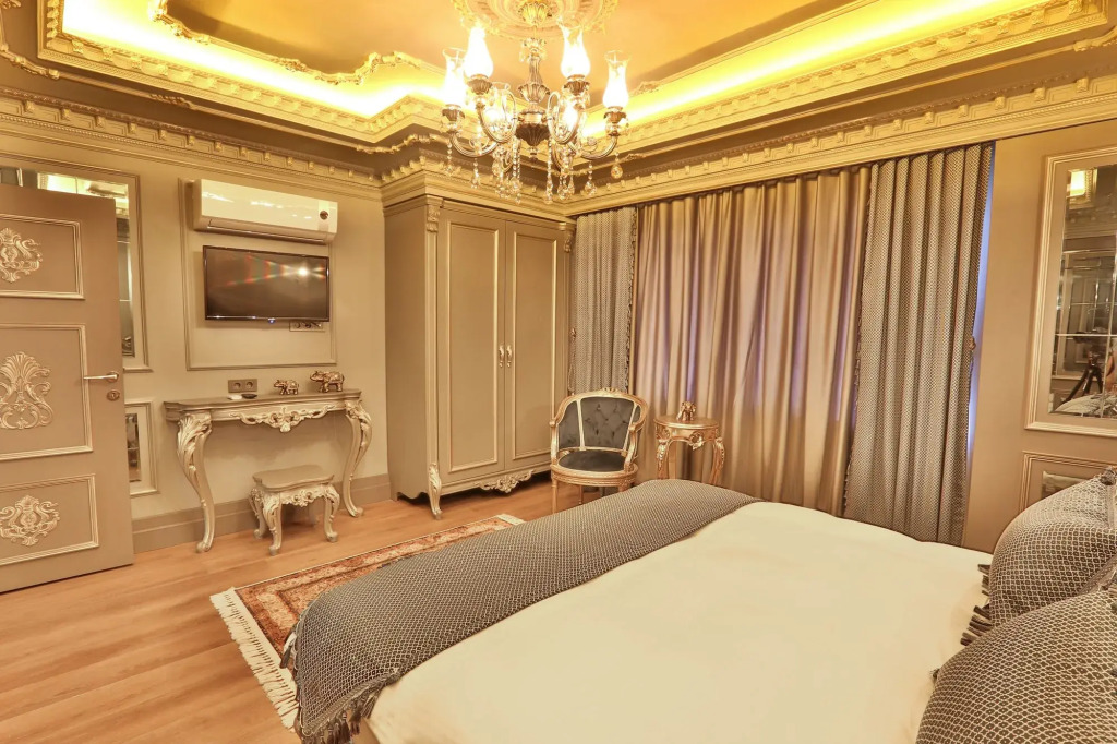 REAL KiNG SUiTE