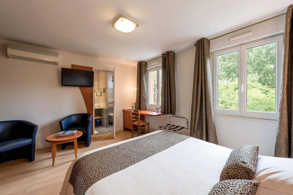 Logis Hotels - Au Poisson dArgent - Hôtel 3 étoiles et restaurant