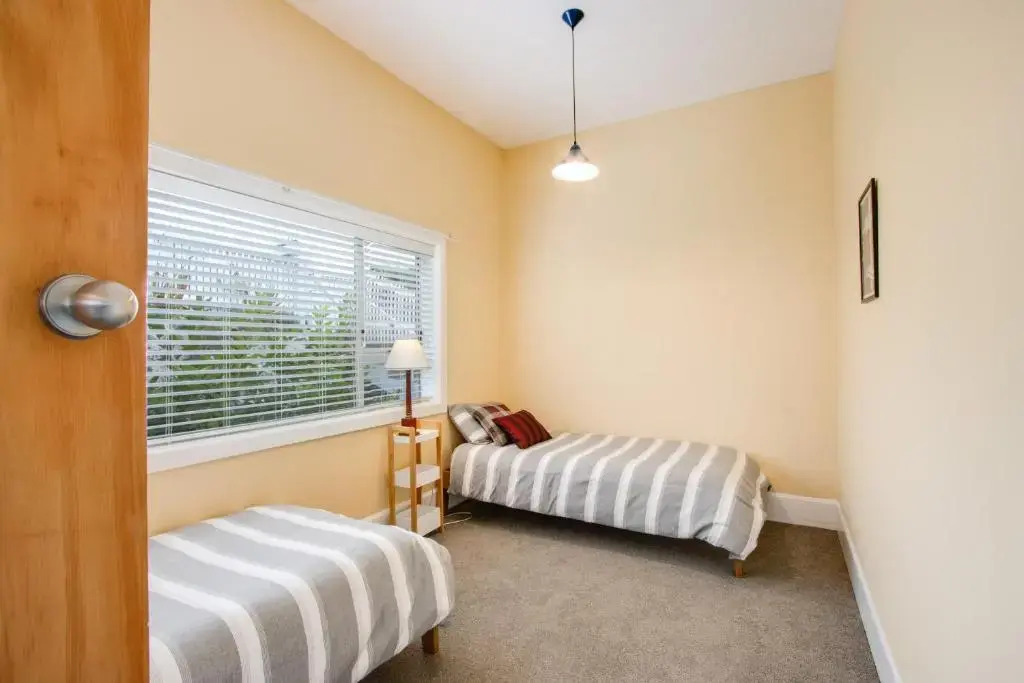Views on Colenso - Napier Holiday Home