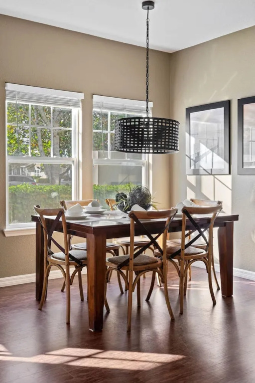 Welcoming 4 BR Sleeps 10 Guests WL2901