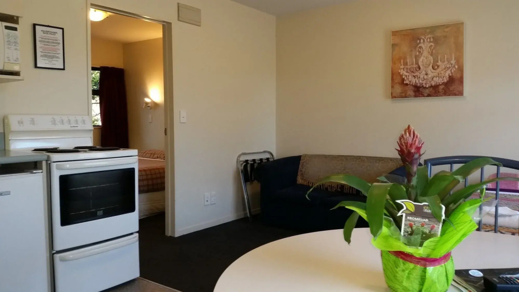 AAA Northlands Motel
