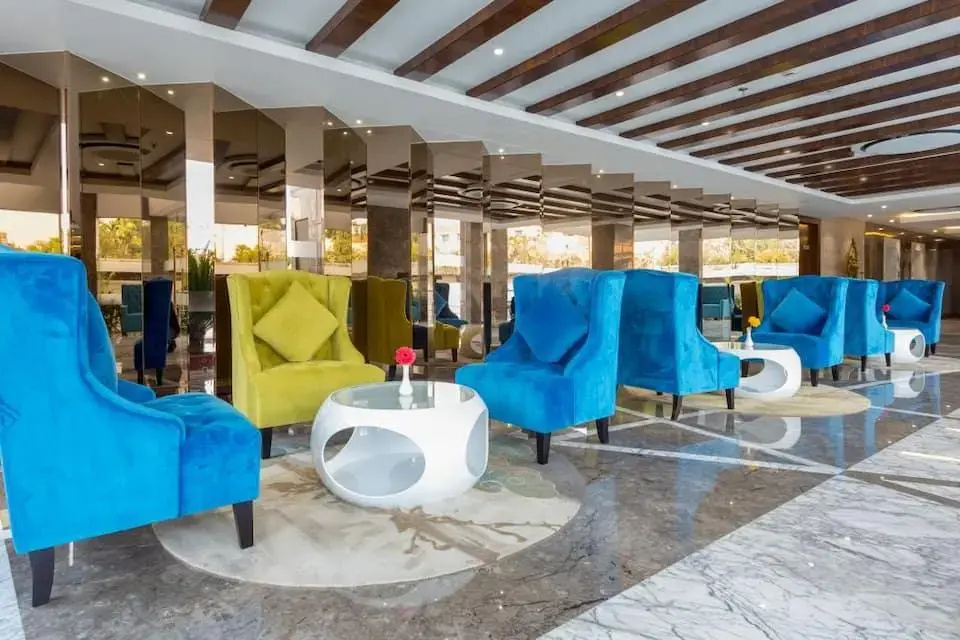 Hotel Saffron Crest