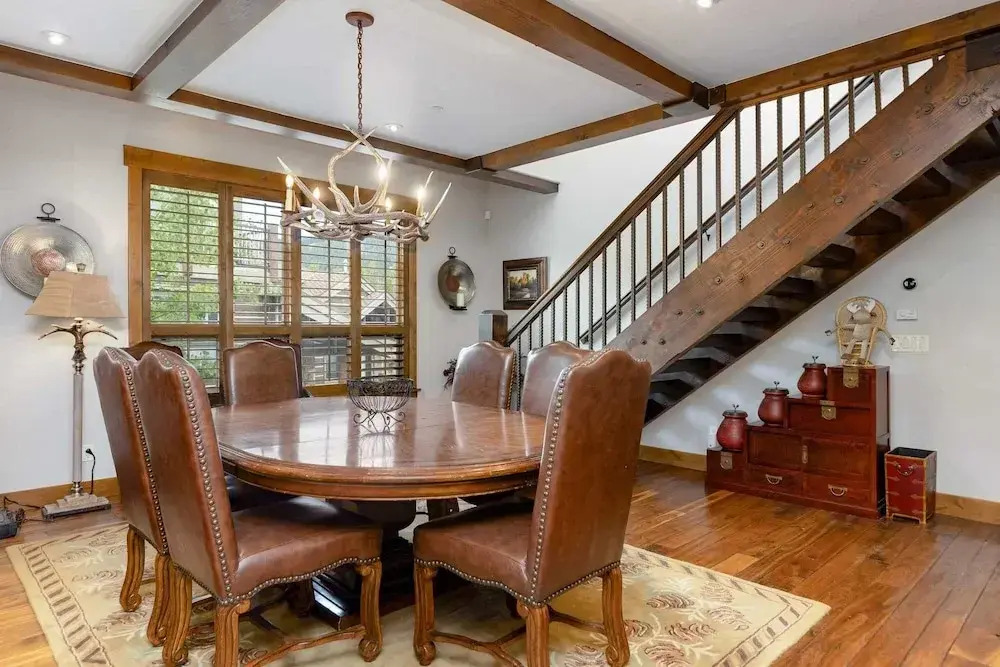 Amazing Pet-Friendly Executive Home, Ski-In Walk-Out - LR884 by Redawning