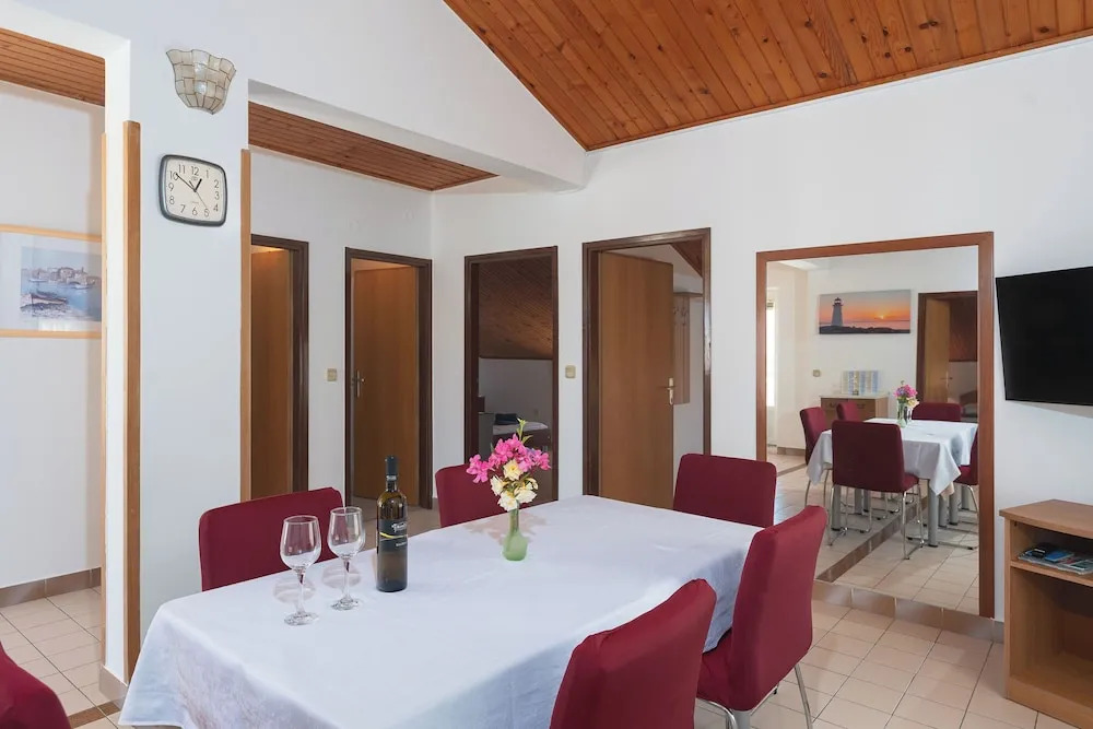 Apartments Krneta