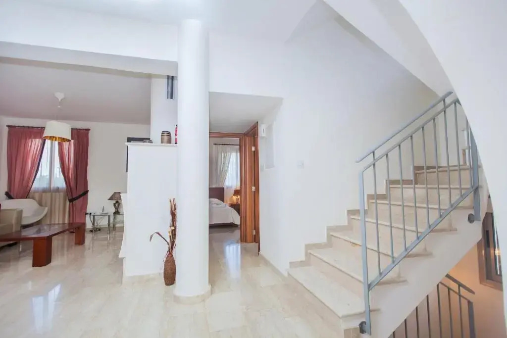 Villa Saraliana Sandy Beach Villas - Heated Pool - Jacuzzi - Private Beach Area