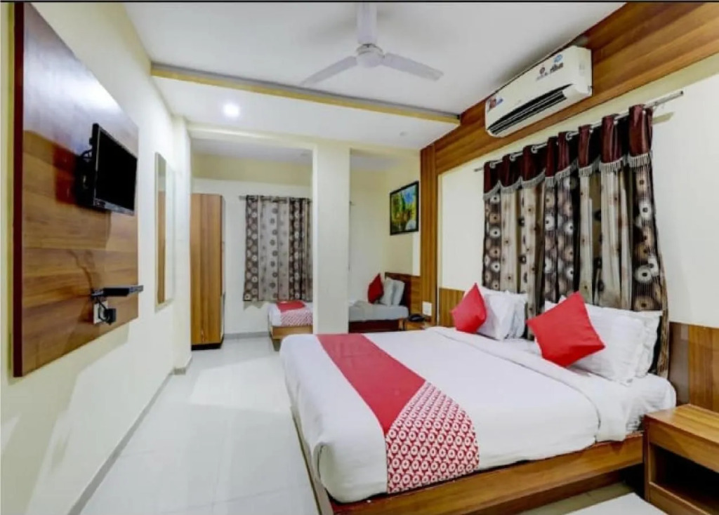 Hotel Krishna Palace Vastrapur