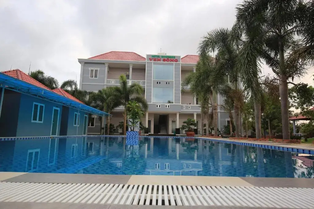 Ven Song Riverside Hotel