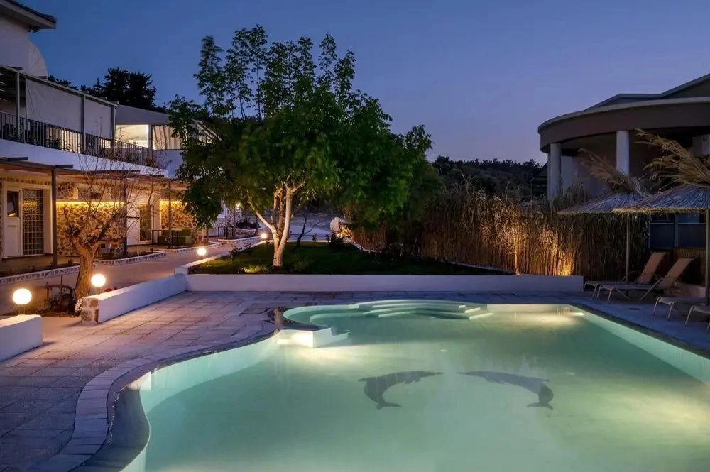 Eva s Poolside Paradise Garden-endless Romance