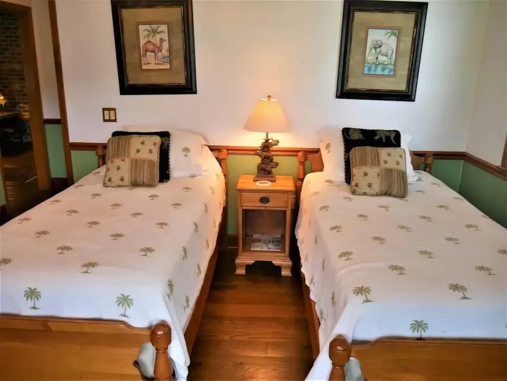 Gray House at Pawleys - 3 Br Home