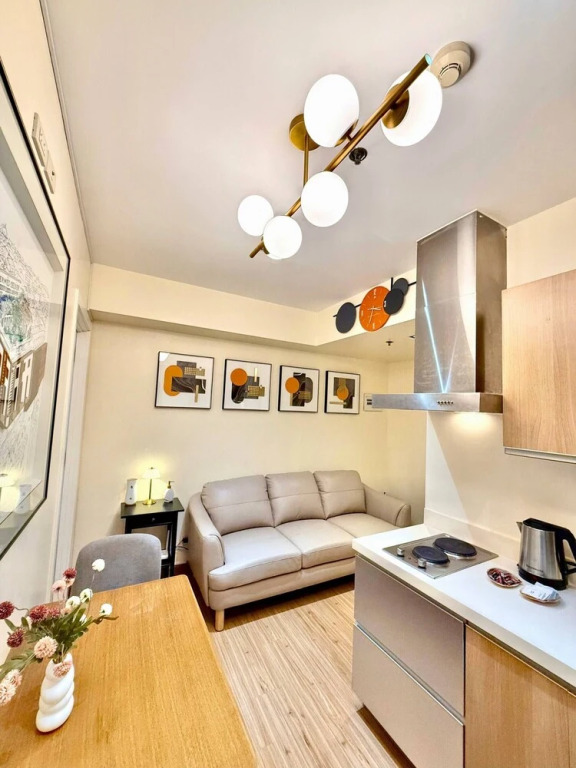 Azure Urban Resort 1br-2br St Tropez
